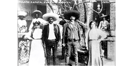 Postal: los hermanos Emiliano y Eufemio Zapata junto a sus esposas 