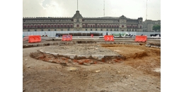 Arqueólogos del INAH descubren el Zócalo de 1843