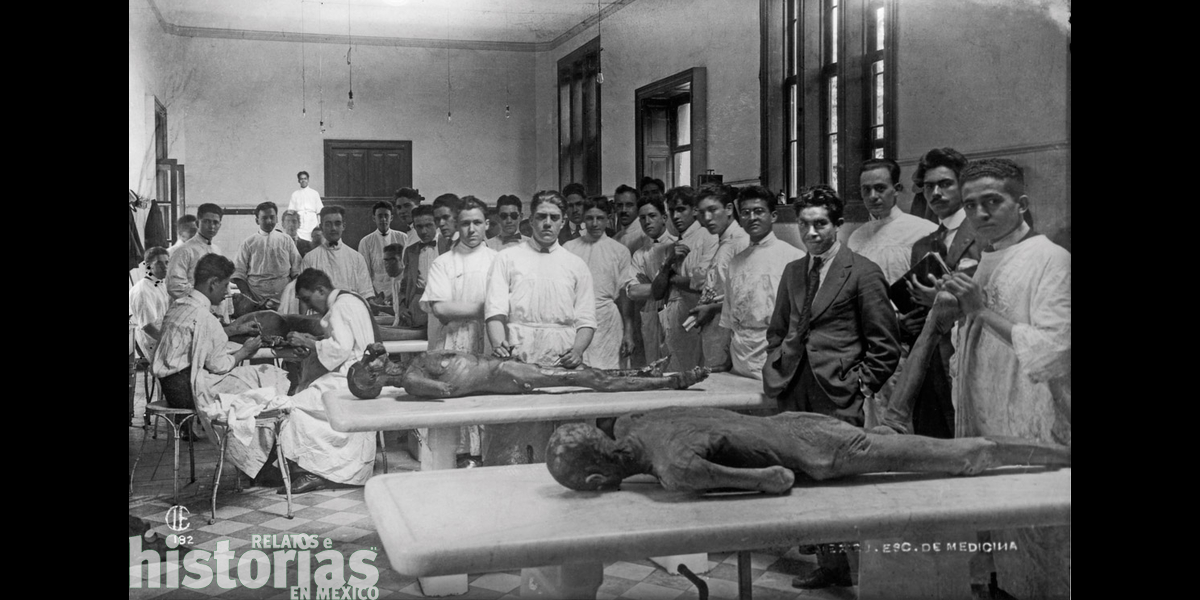 ¿quién Fue La Primera Médica Mexicana Relatos E Historias En México 