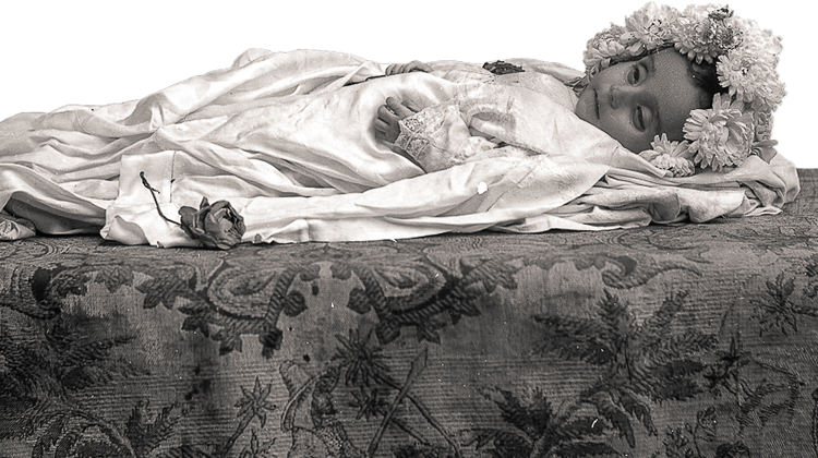 La muerte niña: el rito de fotografiar cadáveres infantiles en el siglo XIX